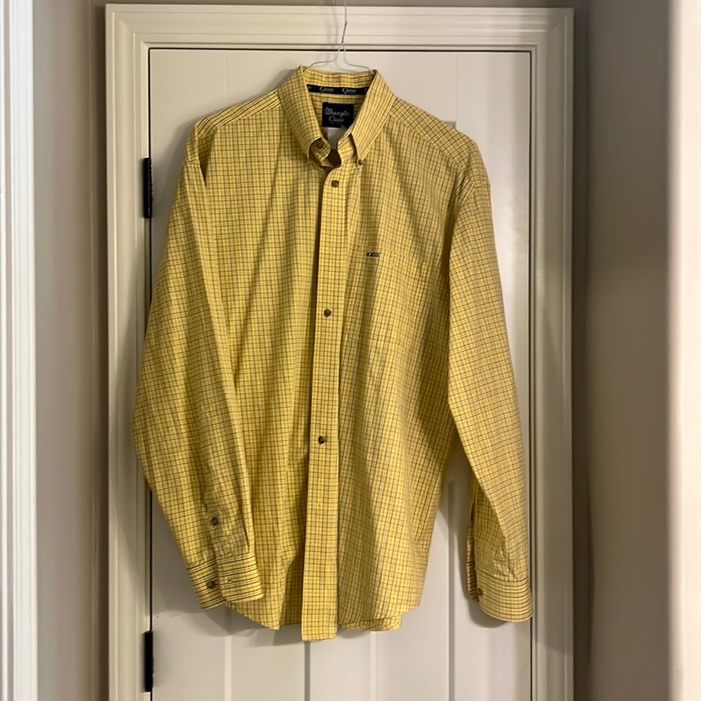 Men’s Wrangler Classic Button Down Shirt